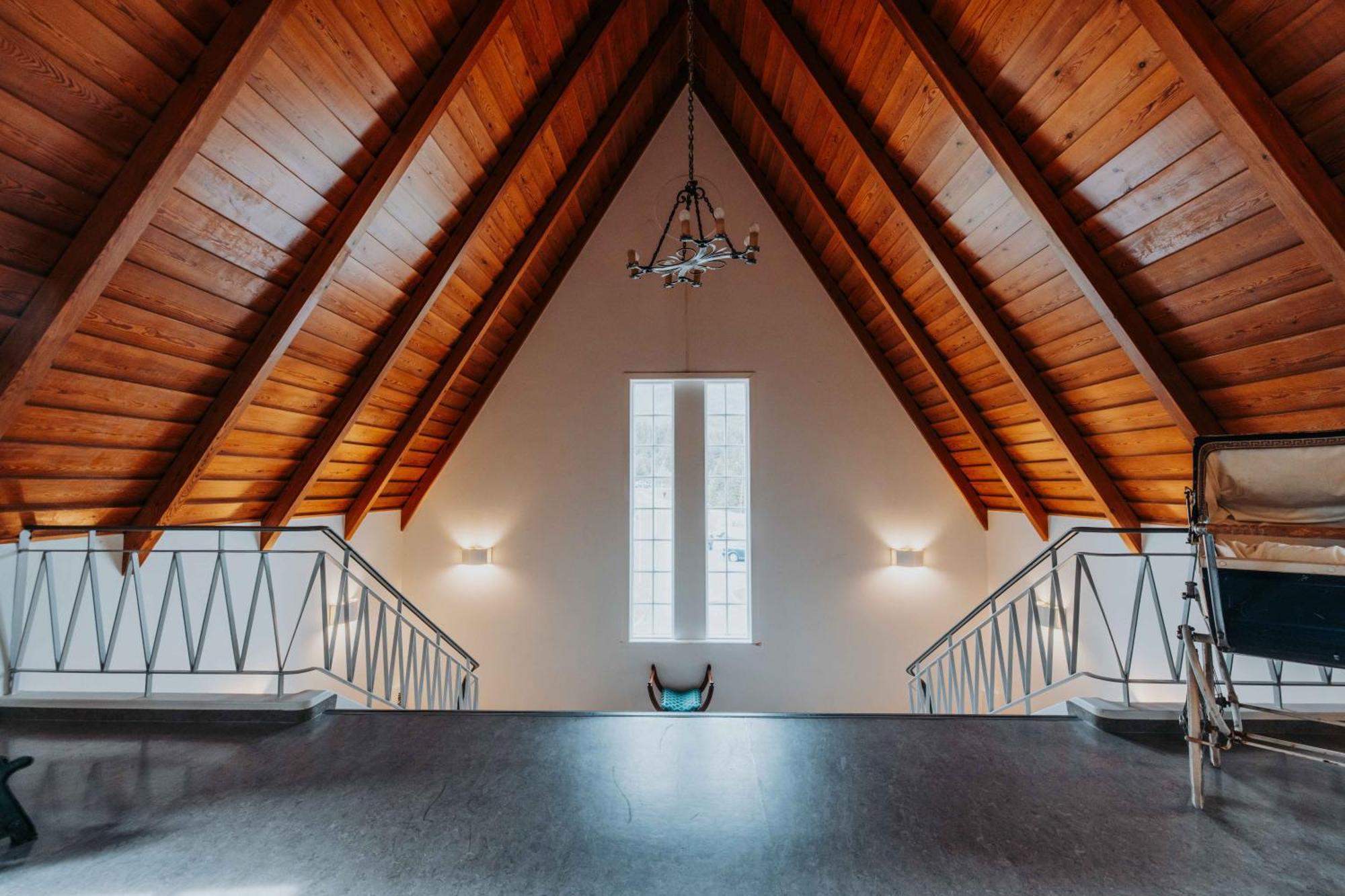 לאוגרבטן Heradsskolinn Historic Guesthouse מראה חיצוני תמונה