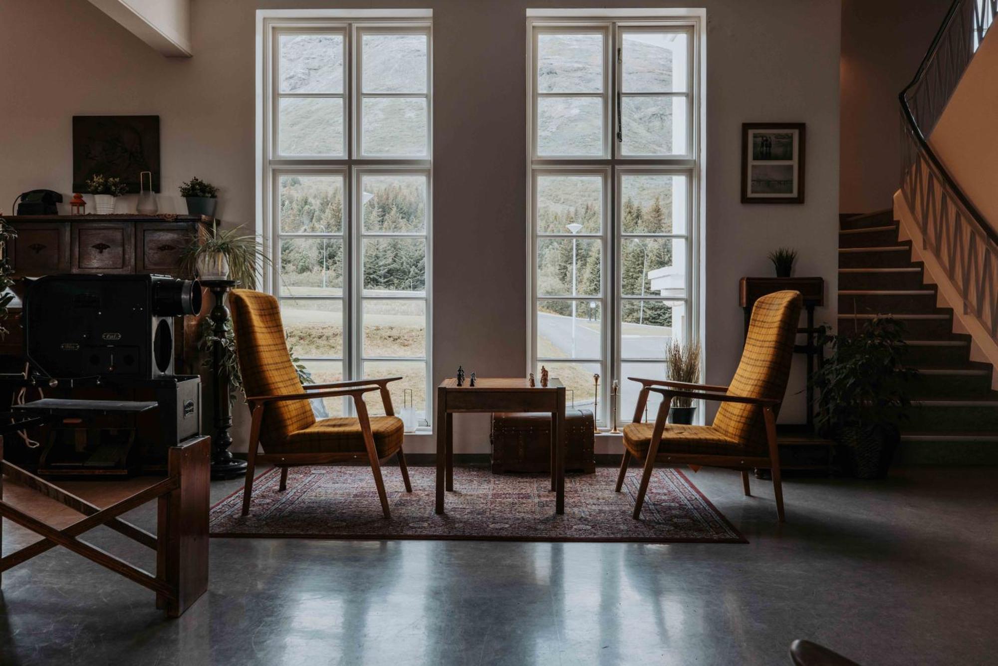 לאוגרבטן Heradsskolinn Historic Guesthouse מראה חיצוני תמונה