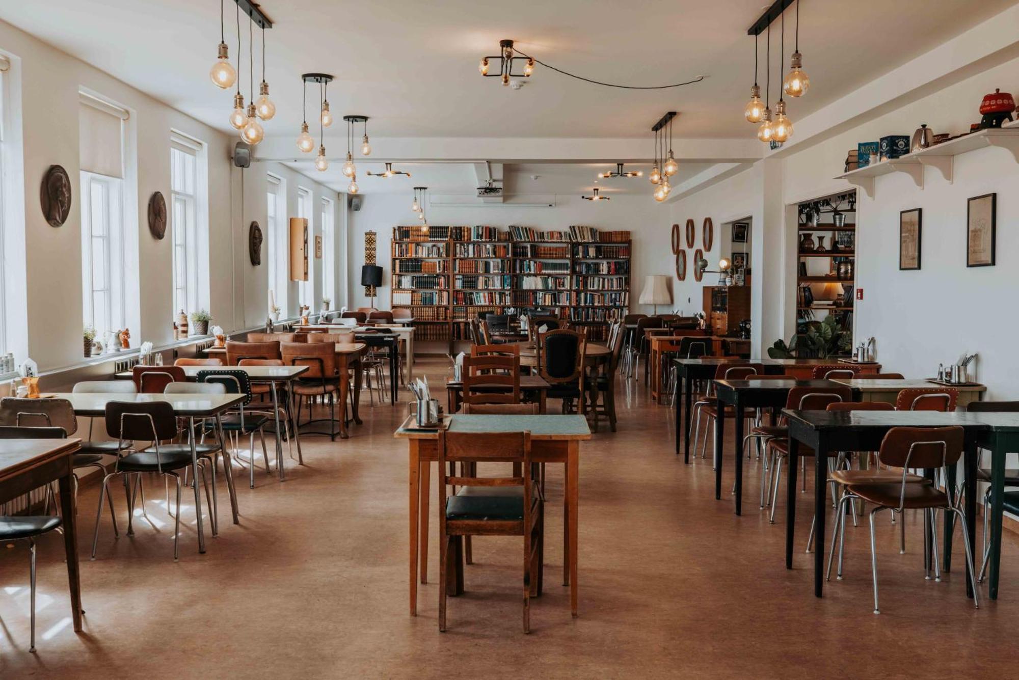 לאוגרבטן Heradsskolinn Historic Guesthouse מראה חיצוני תמונה