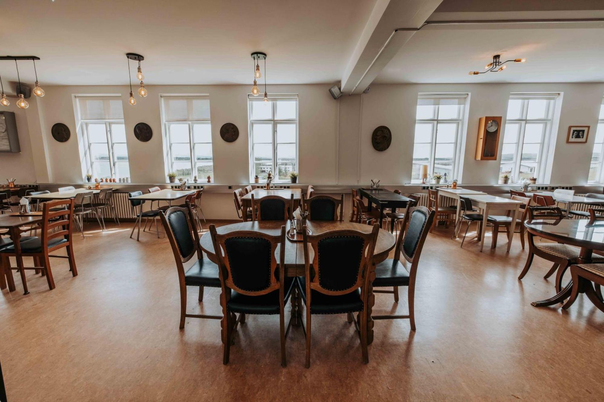 לאוגרבטן Heradsskolinn Historic Guesthouse מראה חיצוני תמונה
