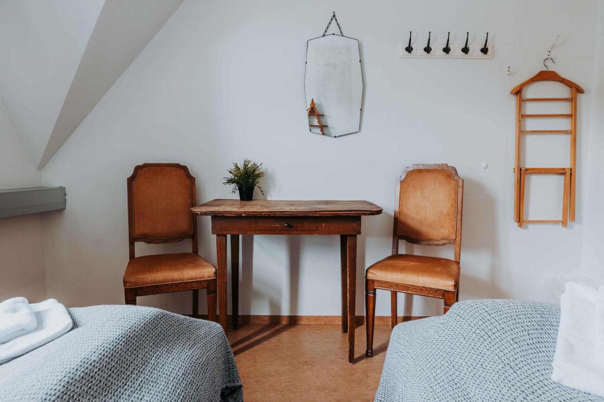 לאוגרבטן Heradsskolinn Historic Guesthouse מראה חיצוני תמונה